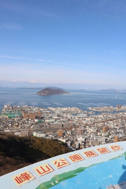 展望台からは高松市街はもちろん、男木島や直島など瀬戸内の島々も手に取るように見える